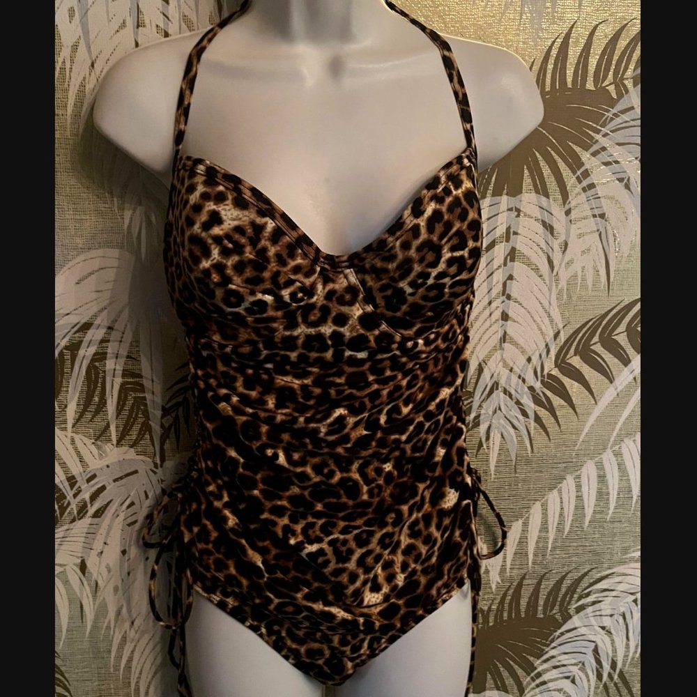 smart & sexy Leopard Print One-Piece Swimsuit in Brown and Black